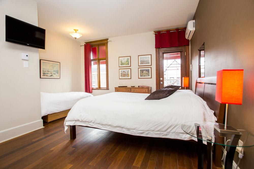 Petit Hotel - Cafe Krieghoff Квебек Екстериор снимка